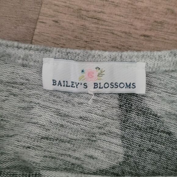 Bailey's Blossoms Mommy & Me Black & Grey Off Shoulder Sweaters Size Extra Small - Picture 6 of 6
